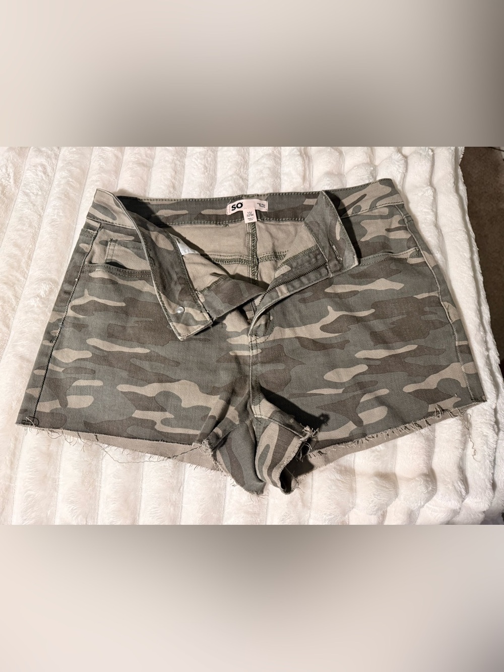 SO Camo Cutoff Jean Shorts - Olive/Khaki